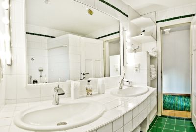 zugspitz-apps-ferienappartement-badezimmer.jpg